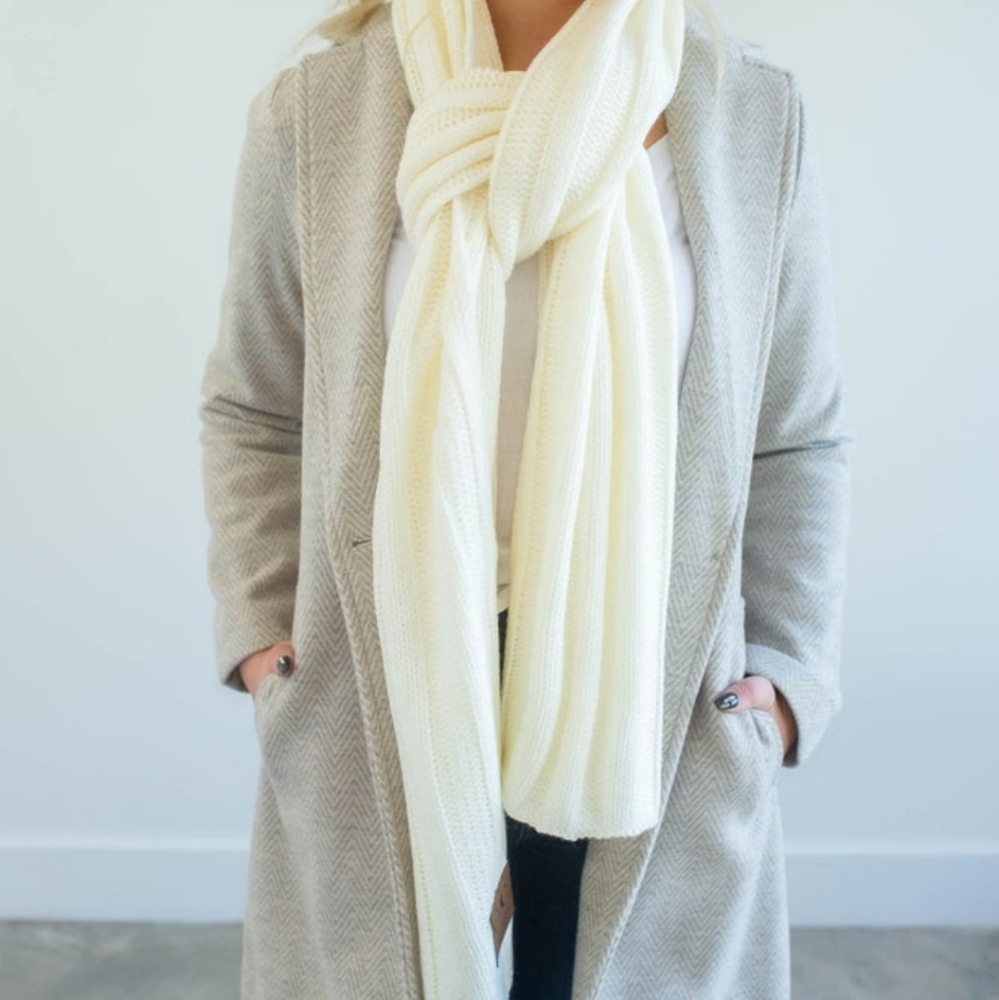 Ivory scarf 💕 - Picture 2 of 4